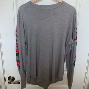 Gray w/ Red Rose Hollister Co Shirt - Mens L